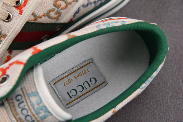 gu low top sneaker
