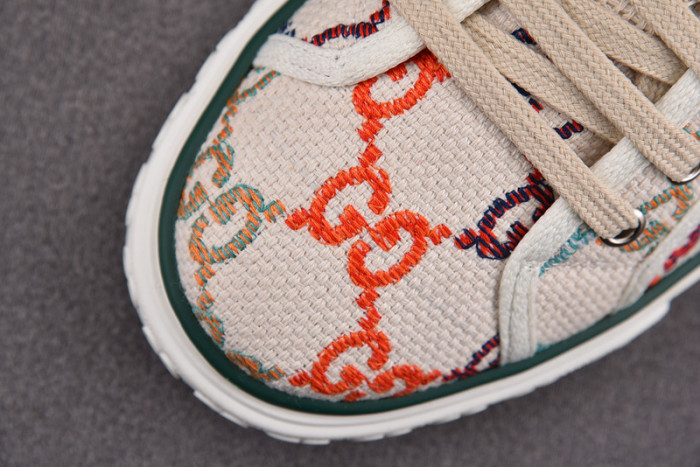 gu low top sneaker