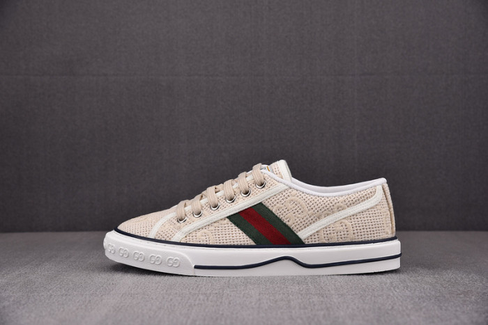 gu low top sneaker