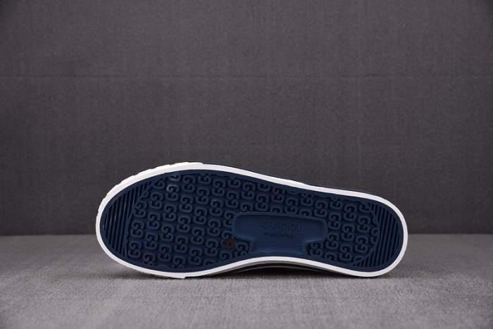 gu low top sneaker