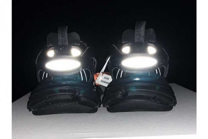 balen wmns track trainer