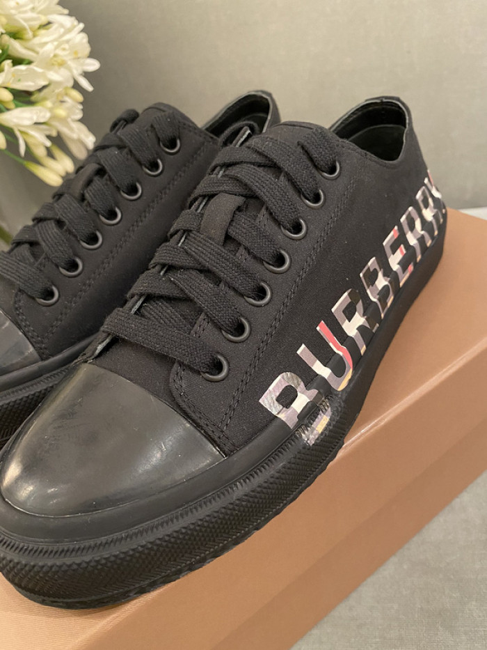 bur*berry sneakers