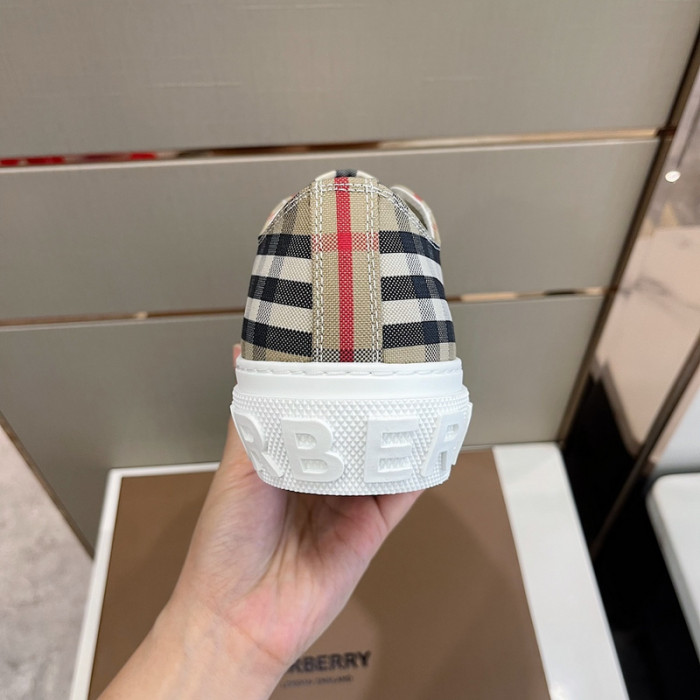 bur*berry sneakers