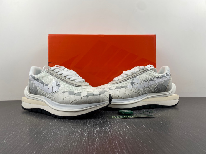 nike sacai x waffle woven green gusto dr5209-300