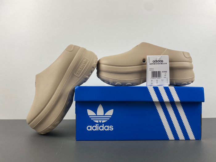 adifom stan mule ie7052